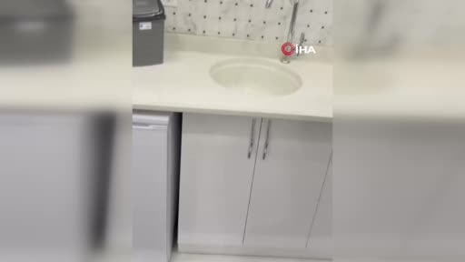 Midelerinde uyuşturucu sevkiyatı yapan 2 torbacı tutuklandı