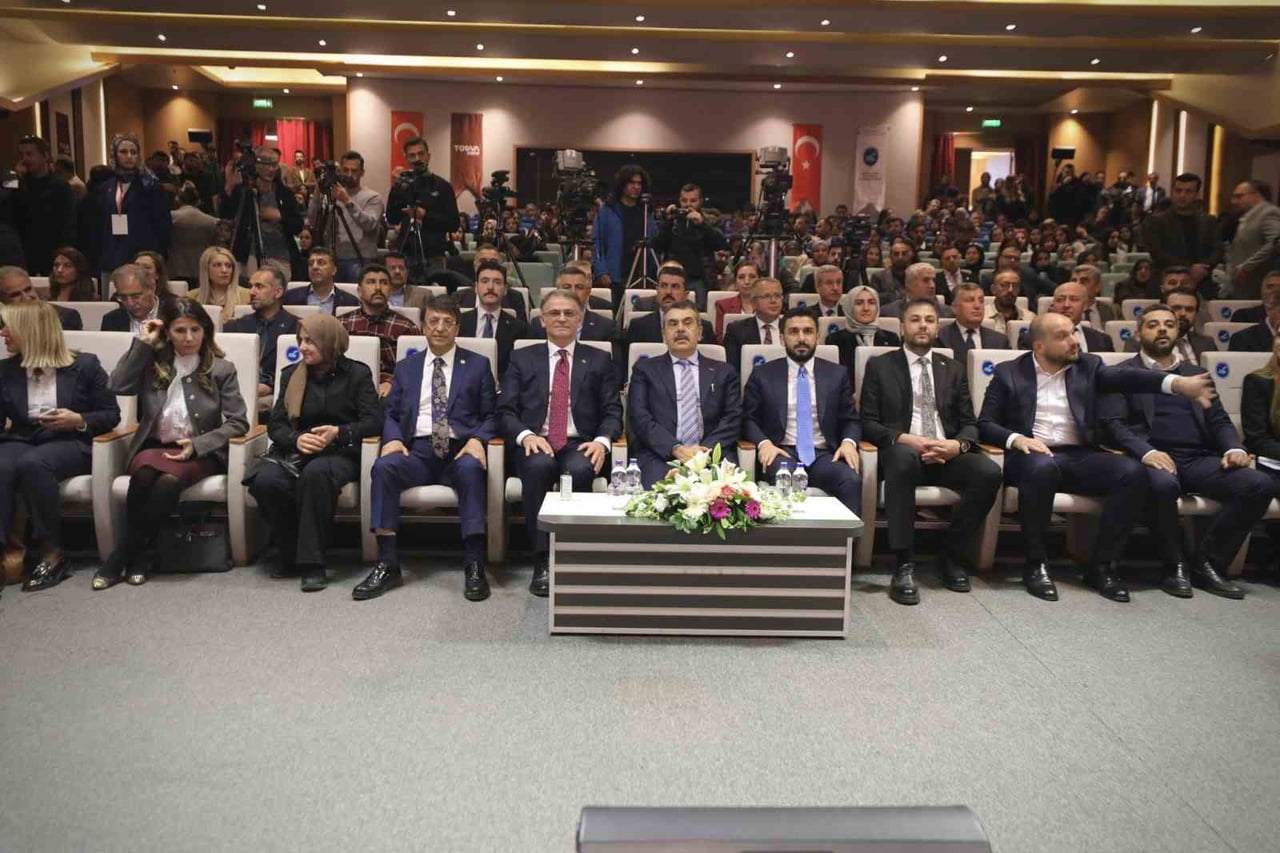 MİLLÎ EĞİTİM BAKANI YUSUF TEKİN, "BURASI MUZ CUMHURİYETİ DEĞİL, HUKUK DEVLETİDİR" DİYEREK SİVİL...