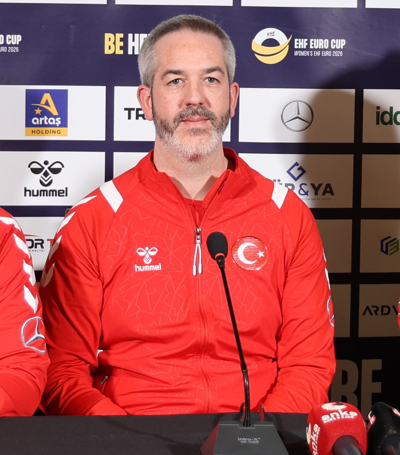 MİLLİ KADIN HENTBOL TAKIMININ BAŞ ANTRENÖRÜ DAVİD GİNESTA MONTES VE OYUNCULAR BASIN TOPLANTISI...