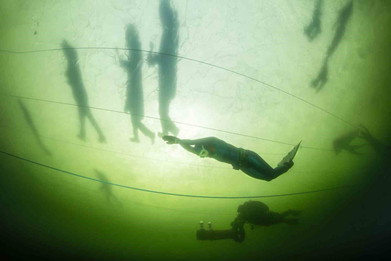 MİLLİ SPORCU BİRGÜL ERKEN, FİNLANDİYA’DA BUZ ALTINDA GERÇEKLEŞTİRDİĞİ DALIŞTA 141 METRE MESAFEYİ...