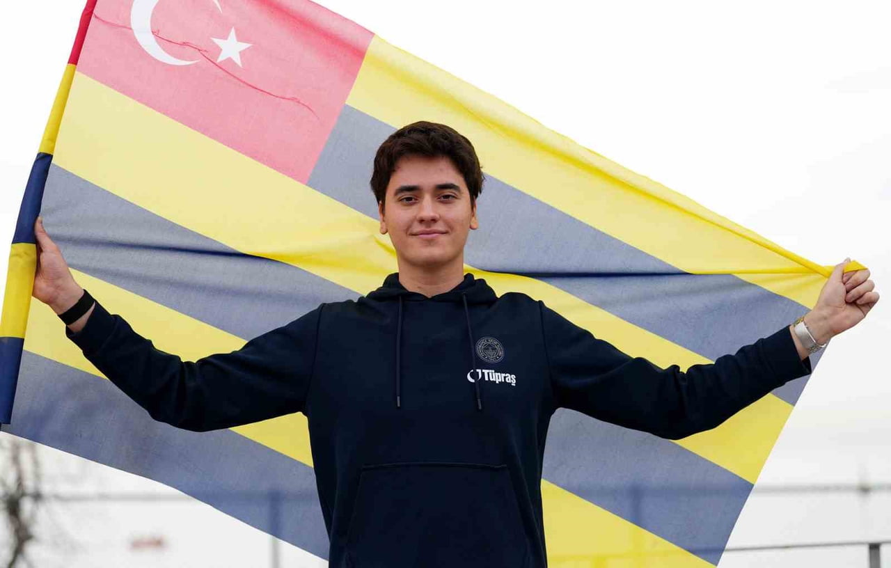 MİLLİ YÜZÜCÜ KUZEY TUNÇELLİ