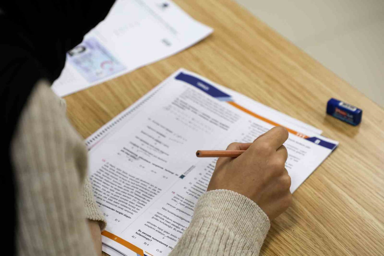 MİLYONLARCA ÖĞRENCİNİN HAZIRLANDIĞI YKS VE LGS ÖNCESİ ARTAN SINAV KAYGISINA DİKKAT ÇEKEN UZMANLAR...