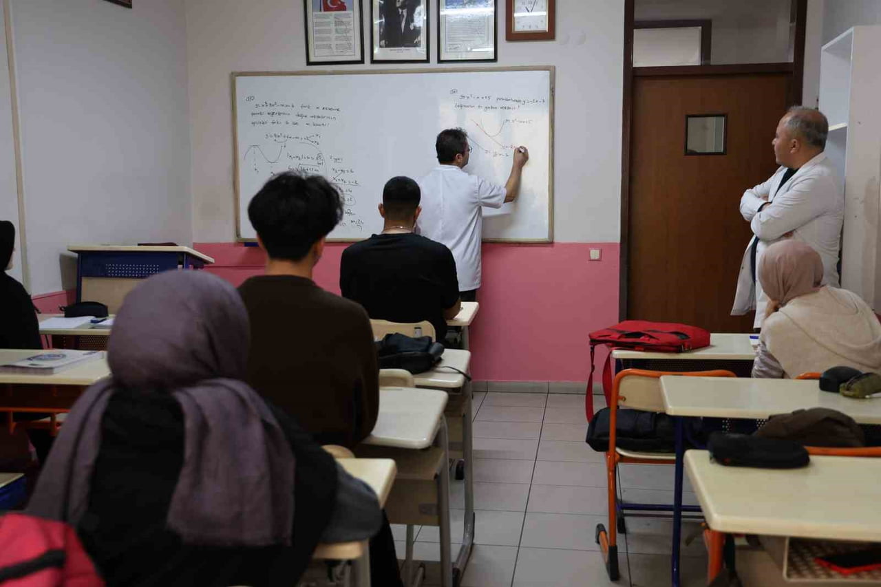 MİLYONLARCA ÖĞRENCİNİN HAZIRLANDIĞI YKS VE LGS ÖNCESİ ARTAN SINAV KAYGISINA DİKKAT ÇEKEN UZMANLAR...