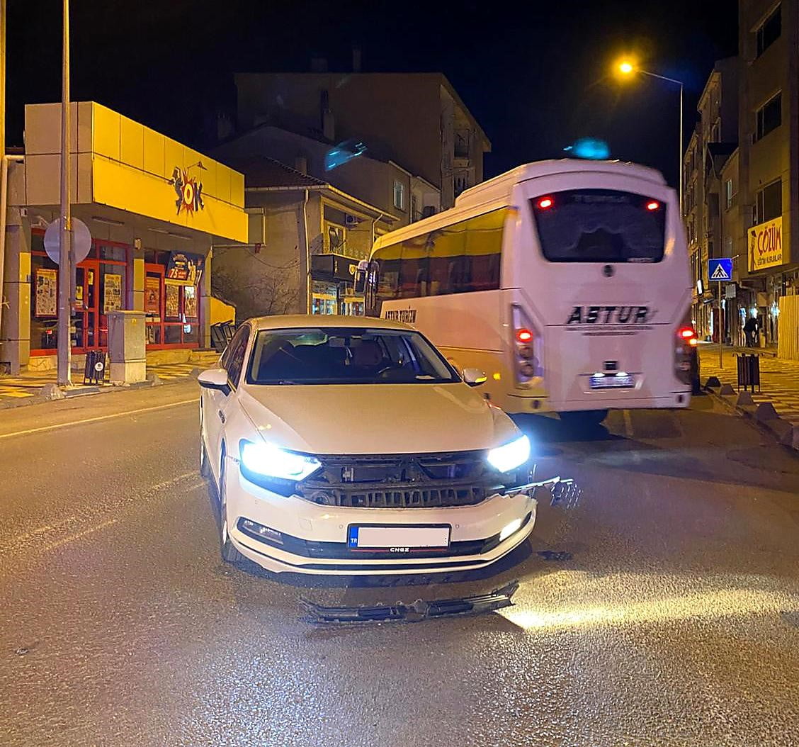 MOTOSİKLET İLE OTOMOBİL ÇARPIŞTI