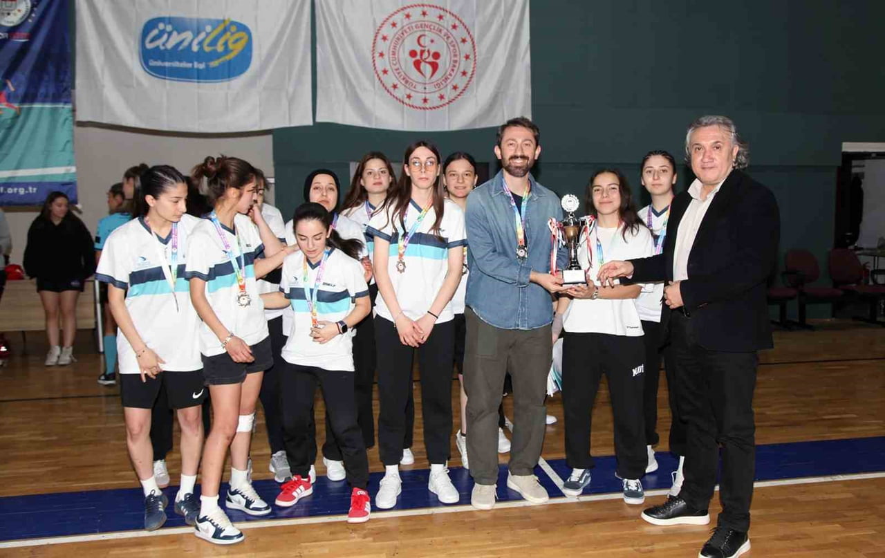 MSKÜ KADIN FUTSAL TAKIMI, ÜNİLİG SALON FUTBOLU MÜSABAKALARINDA ŞAMPİYON OLARAK SÜPER LİG’E ÇIKMAYA...