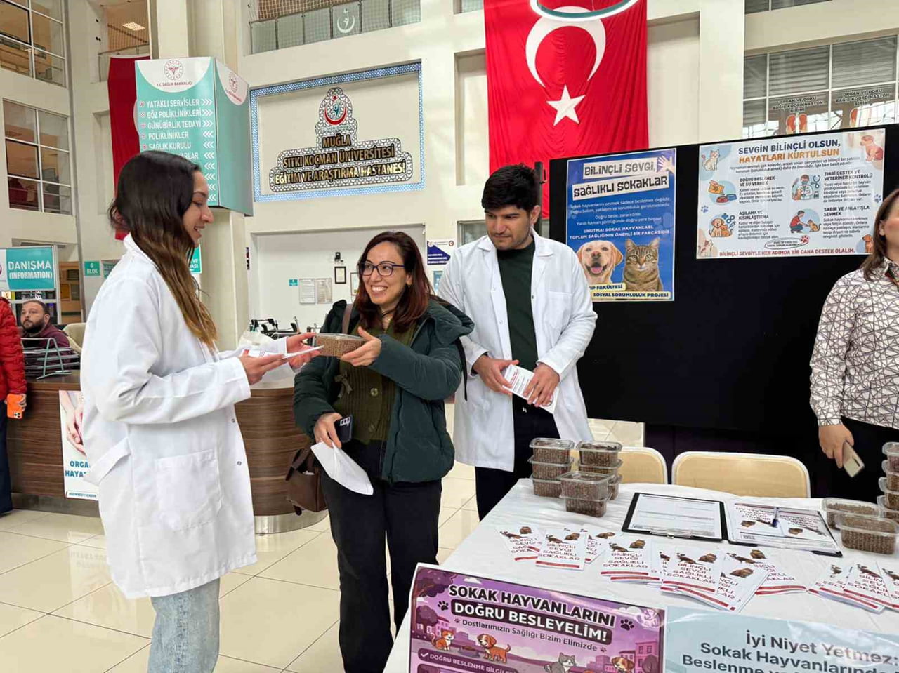 MSKÜ TIP FAKÜLTESİ ÖĞRENCİLERİNDEN SOKAK HAYVANLARI İÇİN SOSYAL SORUMLULUK PROJESİ