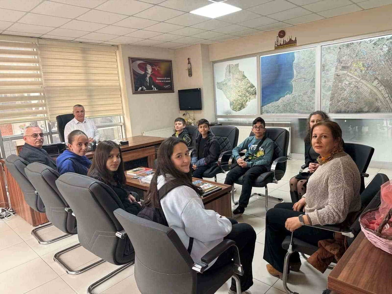 MÜDÜR BORA ZİHNİ ÖĞRENCİLERİ ÖDÜLLENDİRDİ