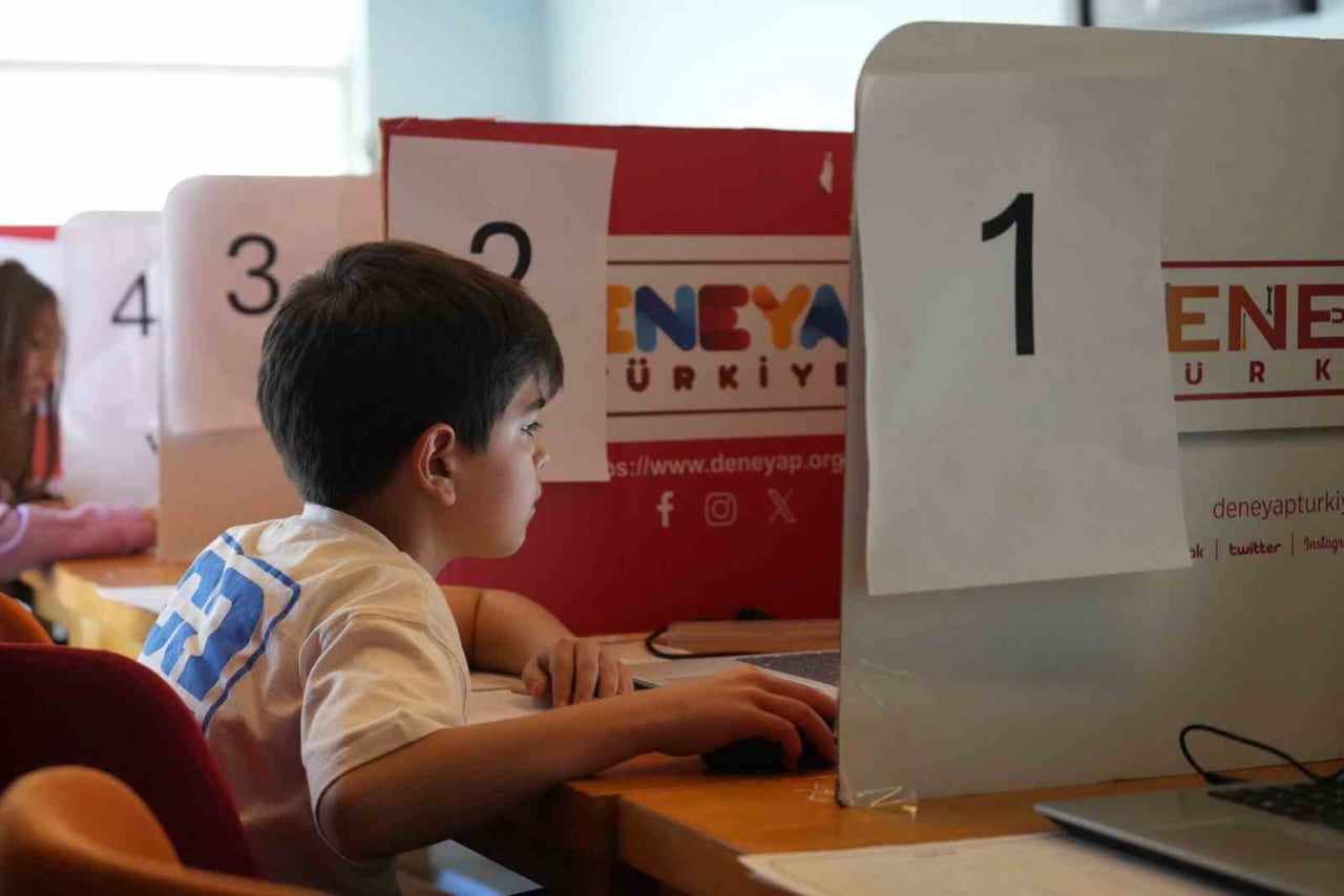 MUĞLA'DA GELECEĞİN TEKNOLOJİ YILDIZLARI YARIŞIYOR: DENEYAP SINAV HEYECANI BAŞLADI