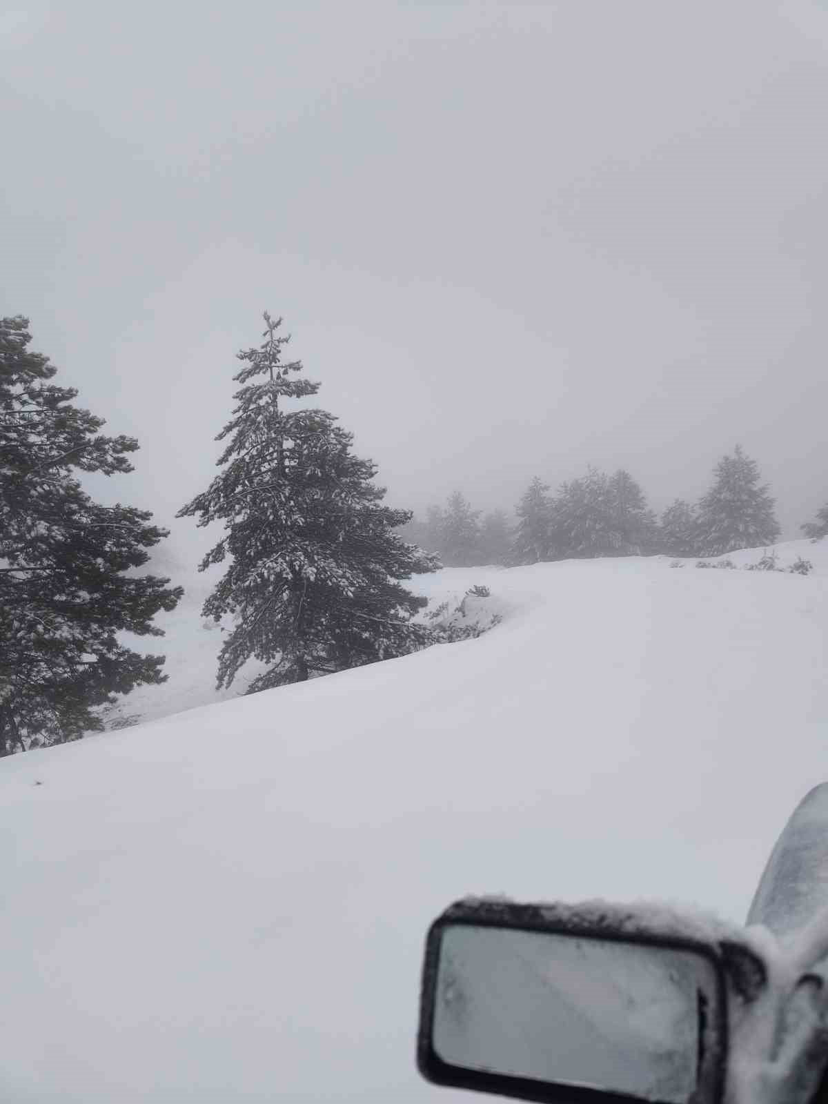 MUĞLA'DA NİSAN SÜRPRİZİ GÖKTEPE DAĞI BEYAZA BÜRÜNDÜ