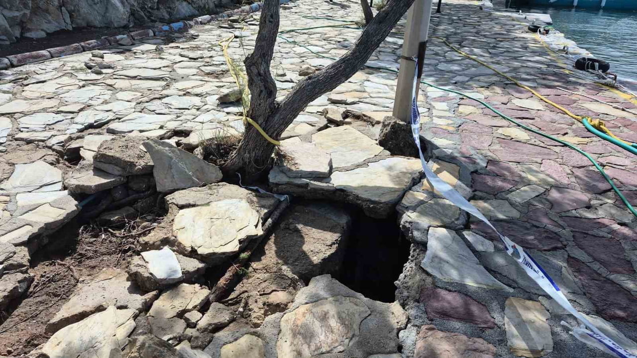 MUĞLA'NIN DATÇA İLÇESİNDE DÜN ÖĞLE SAATLERİNDE BAŞLAYAN VE SAATTE 95 KİLOMETREYİ AŞAN FIRTINA...