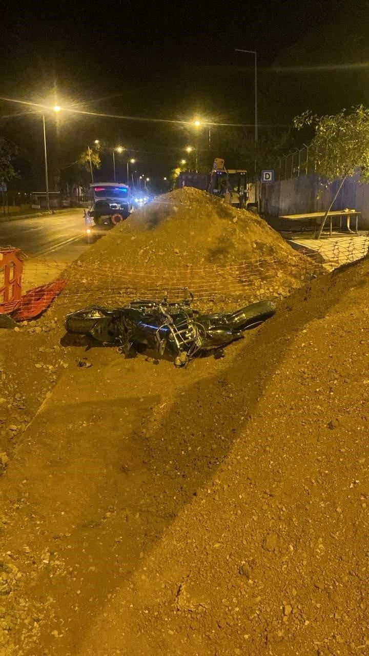 MUĞLA'NIN FETHİYE İLÇESİNDE MEYDANA GELEN TEK TARAFLI TRAFİK KAZASINDA AĞIR YARALANAN MOTOSİKLET...