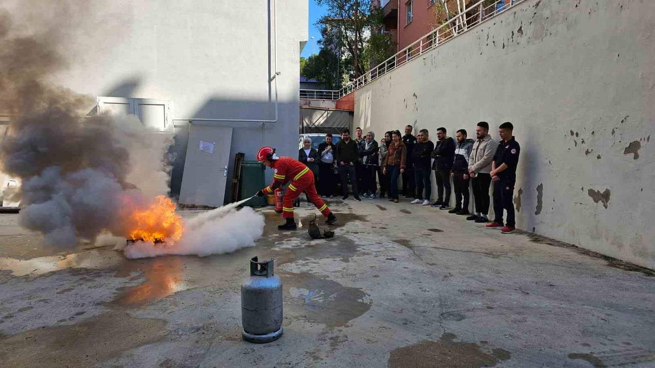 MUĞLA 112 PERSONELİNE KRİTİK EĞİTİM YANGIN TATBİKATI NEFES KESTİ