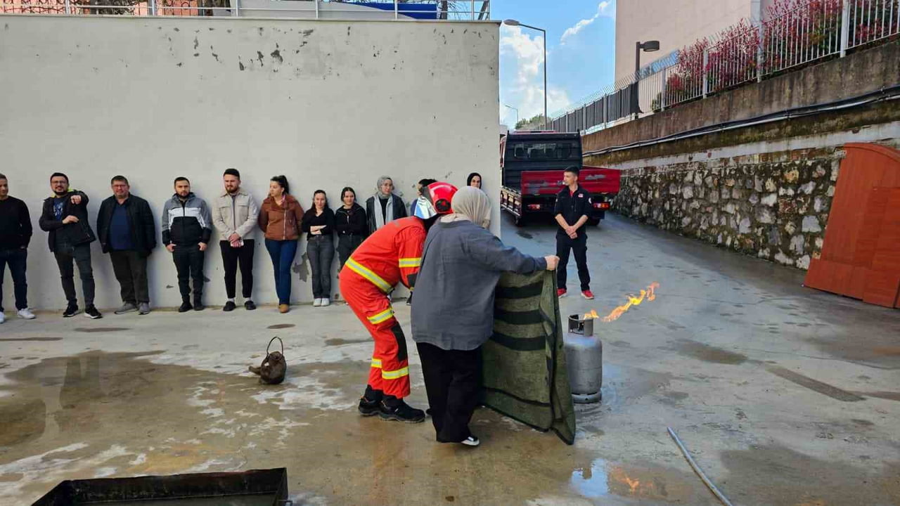 MUĞLA 112 PERSONELİNE KRİTİK EĞİTİM YANGIN TATBİKATI NEFES KESTİ