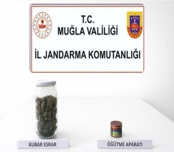 MUĞLA’DA ZEHİR TACİRLERİNE JANDARMA PENÇESİ: BİN 268 ADET LYRİCA ELE GEÇİRİLDİ
