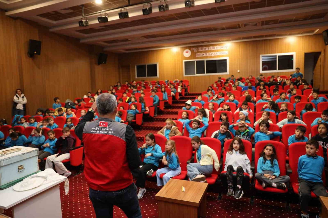 MUĞLA İL TARIM’DA MİNİK MİSAFİRLER ARILARI VE SAĞLIKLI BESLENMEYİ ÖĞRENDİLER