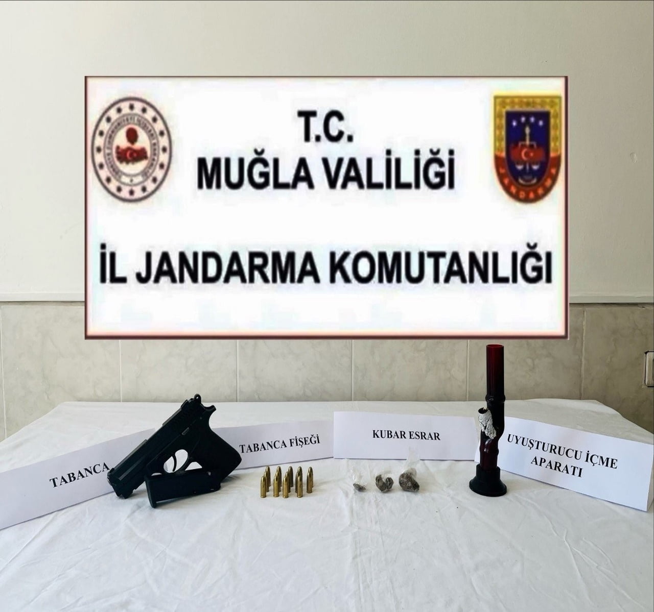 MUĞLA JANDARMASI'NDAN KAÇAKÇILARA DARBE: 15. YÜZYILA AİT TEVRAT ELE GEÇİRİLDİ