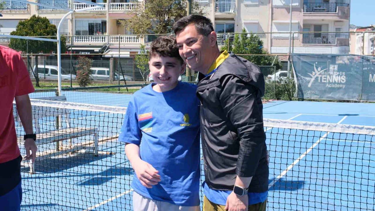 MUĞLA’NIN MARMARİS İLÇESİNDE OTİZM FARKINDALIĞINA DİKKAT ÇEKMEK AMACIYLA DÜZENLENEN 'OTİZM...