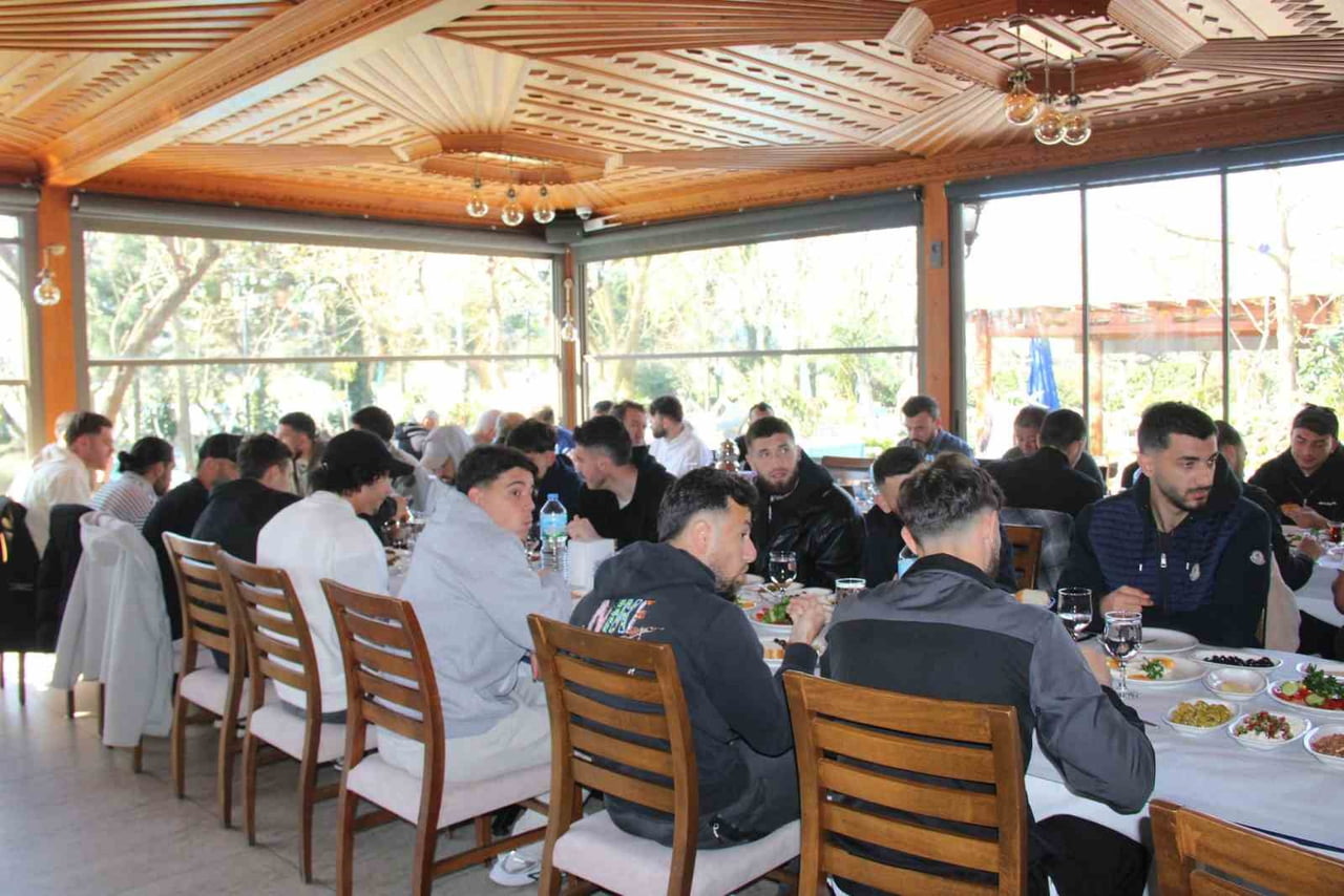 MUĞLASPOR, KARAMAN DEPLASMANI ÖNCESİNDE DÜZENLENEN KAHVALTI ORGANİZASYONUNDA BİR ARAYA GELDİ.