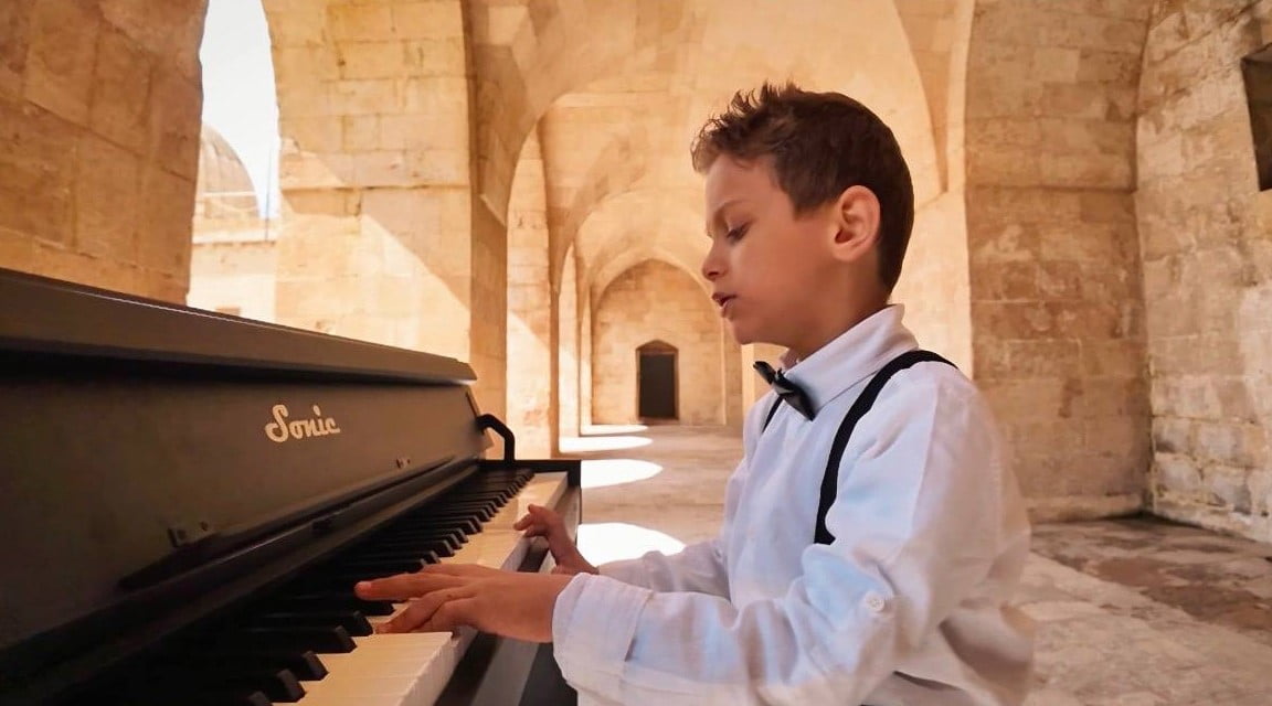 MUHSİN YEKTA TURAN VE MİR ASAF ÖTERİN KEMAN VE PİYANO PERFORMANSLARI, SANATIN BİRLEŞTİRİCİ GÜCÜNÜ...