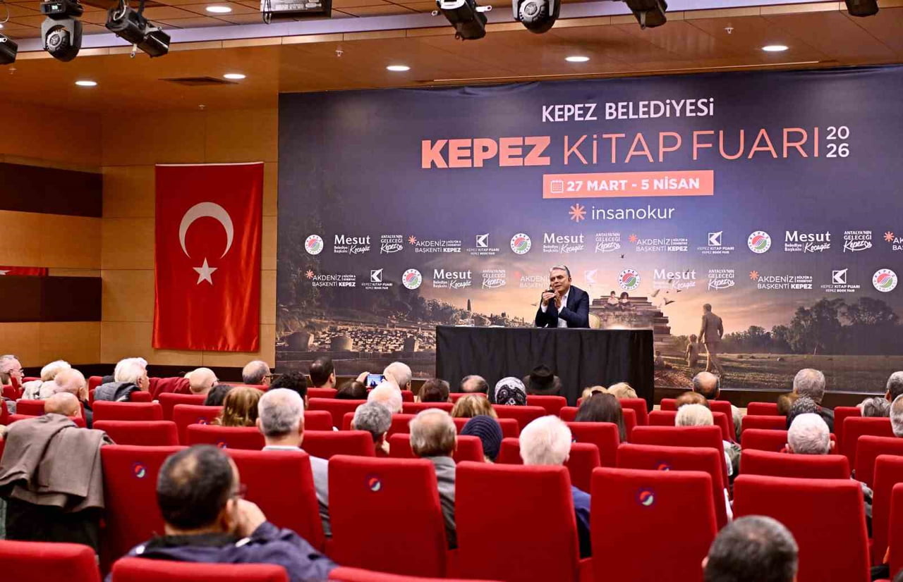 MURATPAŞA BELEDİYE BAŞKANI ÜMİT UYSAL, KEPEZ KİTAP FUARI’NDA GERÇEKLEŞTİRDİĞİ "GÜNCEL SİYASİ VE...