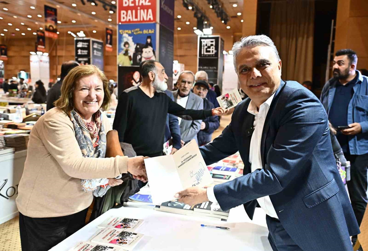 MURATPAŞA BELEDİYE BAŞKANI ÜMİT UYSAL, KEPEZ KİTAP FUARI’NDA GERÇEKLEŞTİRDİĞİ "GÜNCEL SİYASİ VE...
