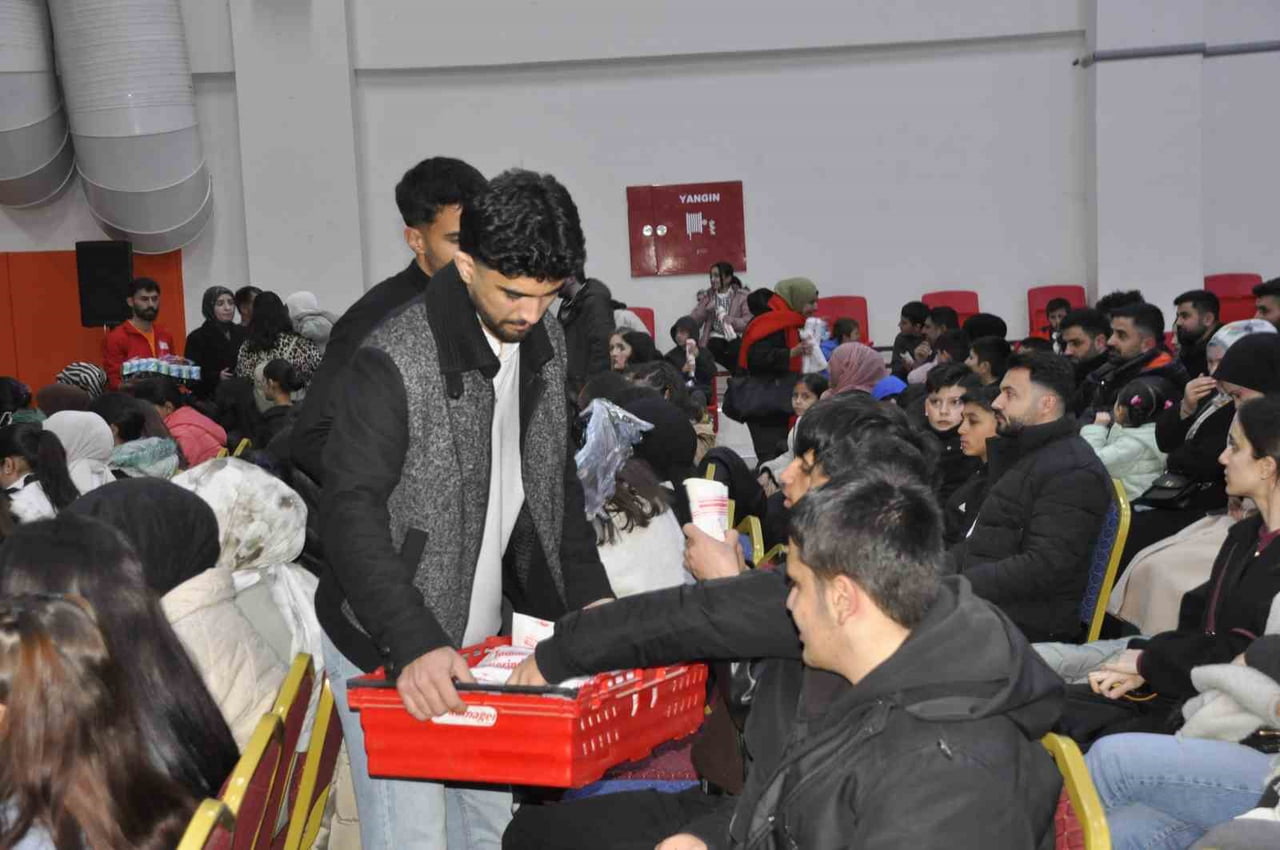 MUŞ'UN BULANIK KAYMAKAMLIĞI İLE BULANIK GENÇLİK MERKEZİNİN ORGANİZASYONUYLA ELAZIĞ YÖRESİNE AİT...