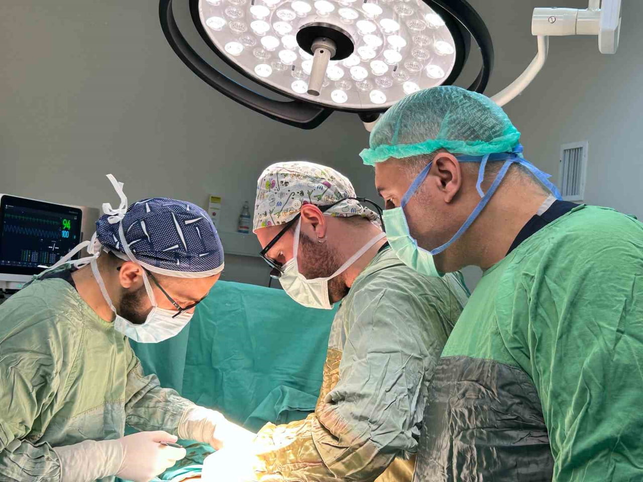 MUŞ DEVLET HASTANESİ'NE ŞİDDETLİ KARIN AĞRISI ŞİKAYETİYLE BAŞVURAN 17 YAŞINDAKİ KIZ, ACİL...