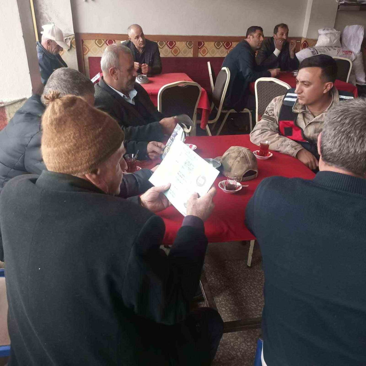 MUŞ İL JANDARMA KOMUTANLIĞI EKİPLERİ, SUNGU BELDESİNDE VATANDAŞLARA YÖNELİK SİBER SUÇLAR KONUSUNDA...