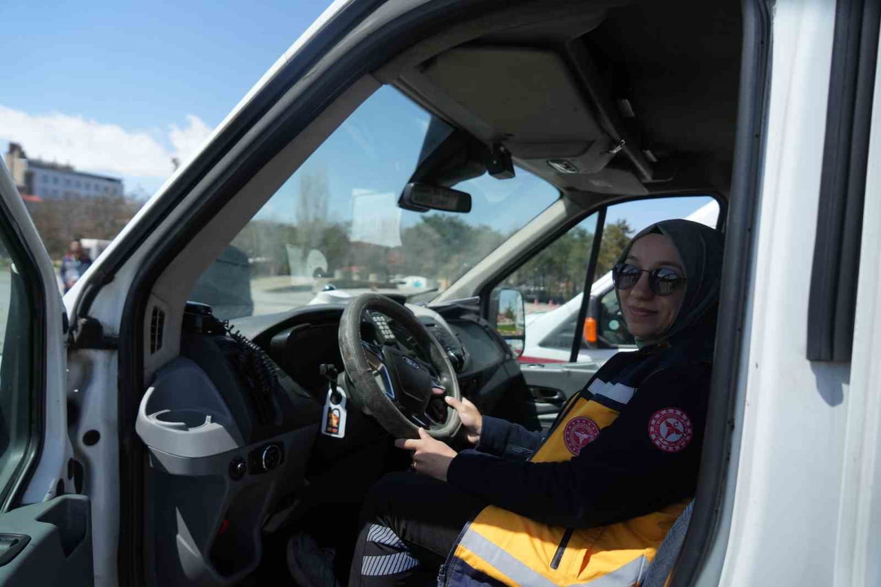 MUŞ’TA AMBULANS SÜRÜCÜLERİNE ZORLU YOL VE HAVA ŞARTLARINDA GÜVENLİ SÜRÜŞ BECERİLERİ KAZANDIRMAK...
