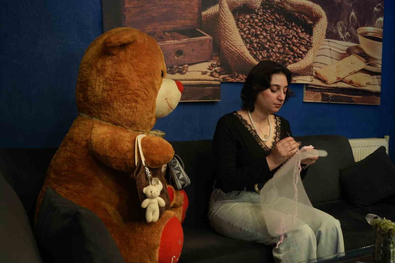 MUŞ’TA ÜNİVERSİTE ÖĞRENCİSİ SİBEL ASLAN, EL EMEĞİ GÖZ NURU İLE ÖRDÜĞÜ ÇANTALARI SOSYAL MEDYA...