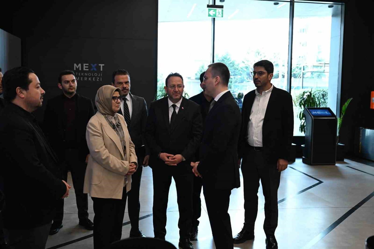 MÜSİAD KAYSERİ ŞUBE BAŞKANI FERHAT AKMERMER, AK PARTİ KAYSERİ MİLLETVEKİLİ AYŞE BÖHÜRLER İLE...