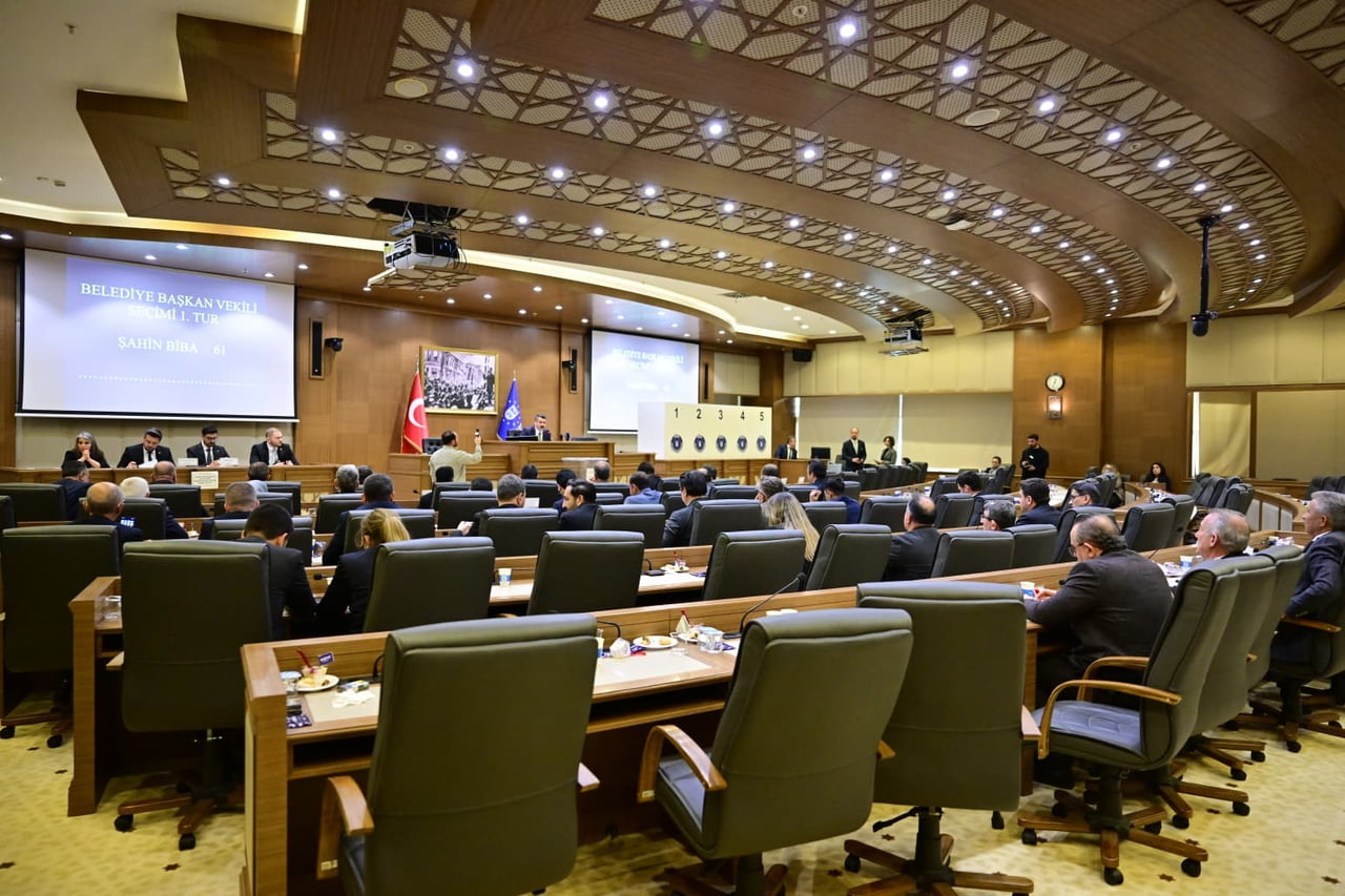 MUSTAFA BOZBEY'İN TUTUKLANIP GÖREVDEN UZAKLAŞTIRILMASININ ARDINDAN BURSA BÜYÜKŞEHİR BELEDİYE...