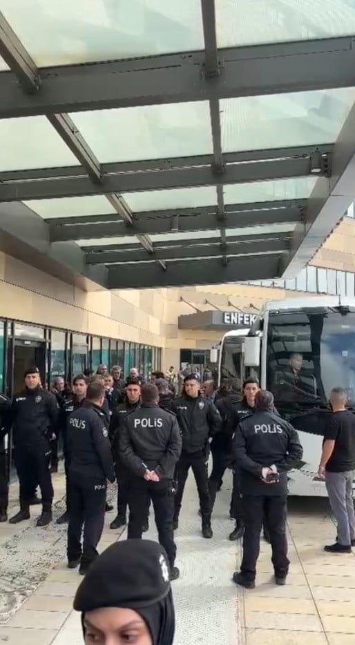 MUSTAFA BOZBEY VE BERABERİNDEKİ 56 KİŞİ ADLİYEYE SEVK EDİLDİ. SAĞLIK KONTROLÜ İÇİN HASTANEYE...