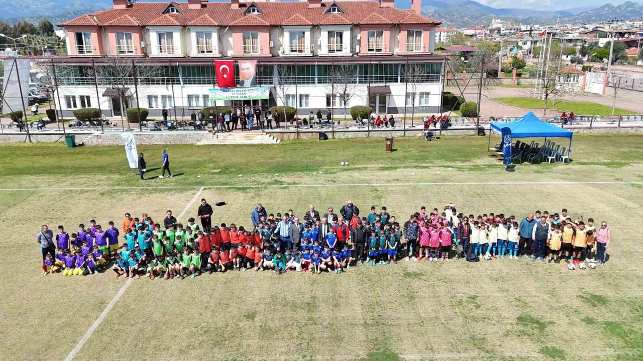 NAZİLLİ’DE 23 NİSAN COŞKUSU FUTBOL TURNUVASIYLA BAŞLADI