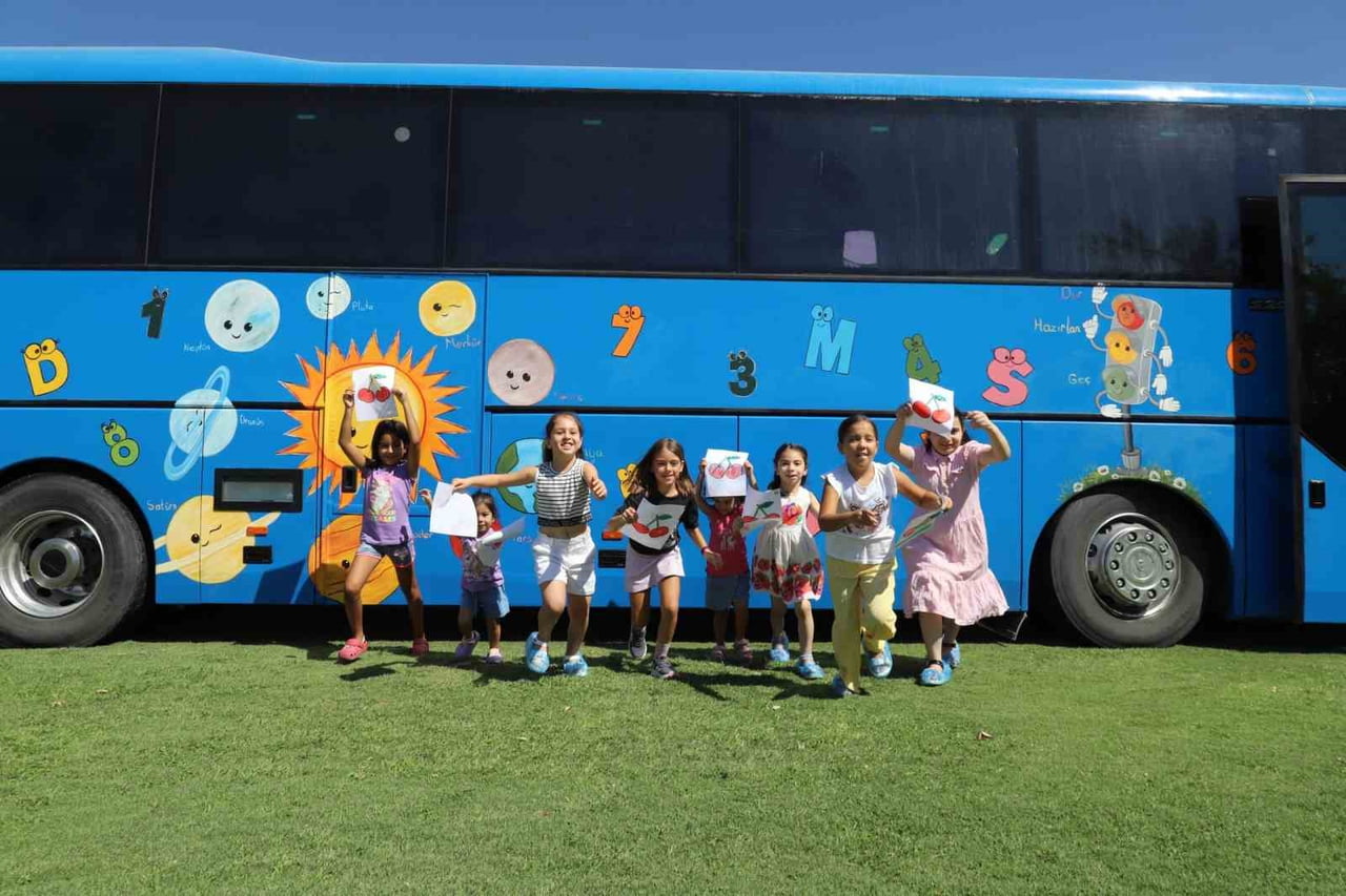 NAZİLLİ’DE ÇOCUKLARA ÖZEL MOBİL OYUN OTOBÜSÜ MAHALLE MAHALLE GEZİYOR