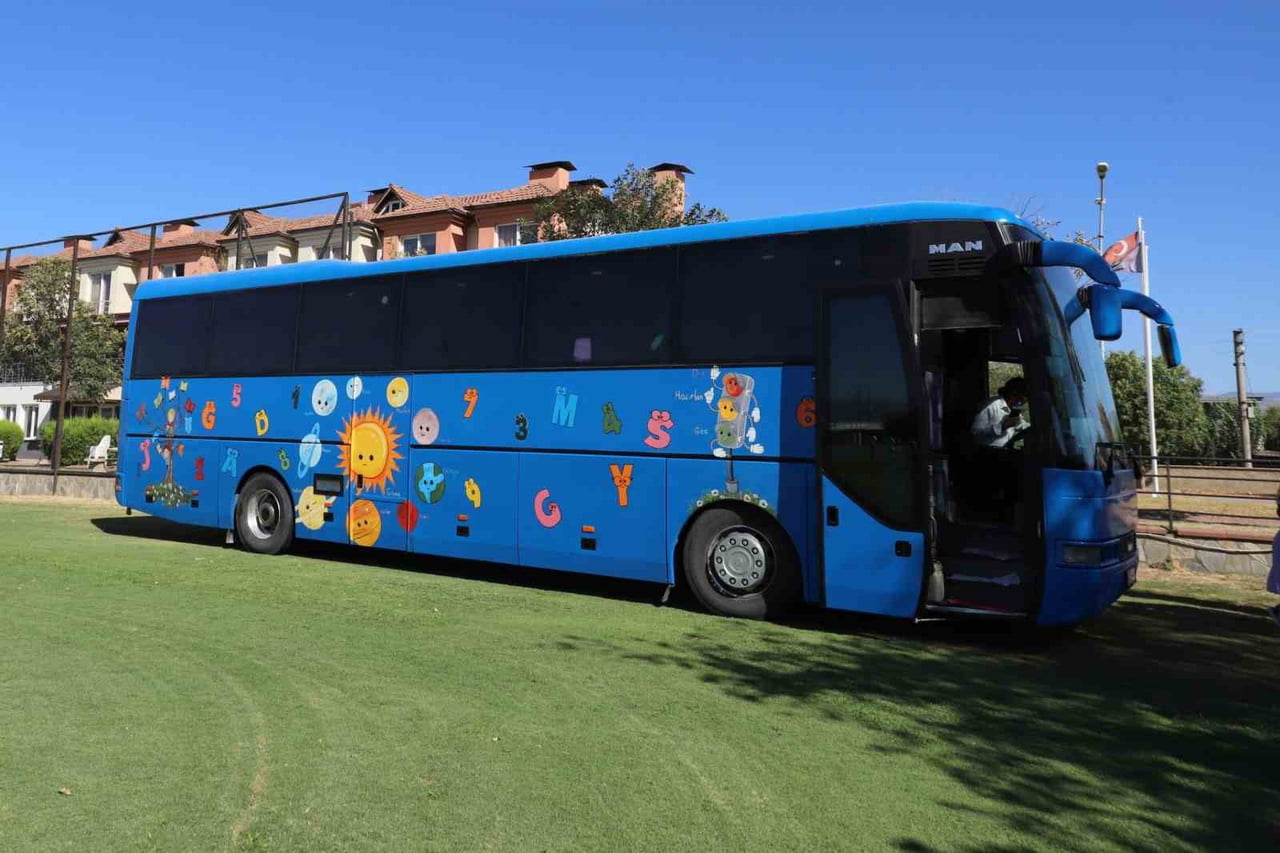 NAZİLLİ’DE ÇOCUKLARA ÖZEL MOBİL OYUN OTOBÜSÜ MAHALLE MAHALLE GEZİYOR