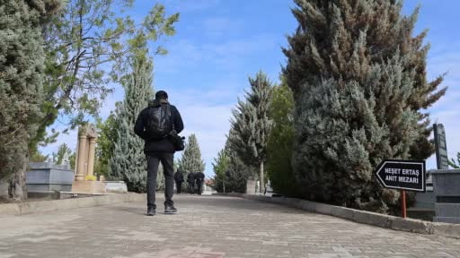 Neşet Ertaş'a Vefa: Bakan Çiftçi'den anıt mezara ziyaret