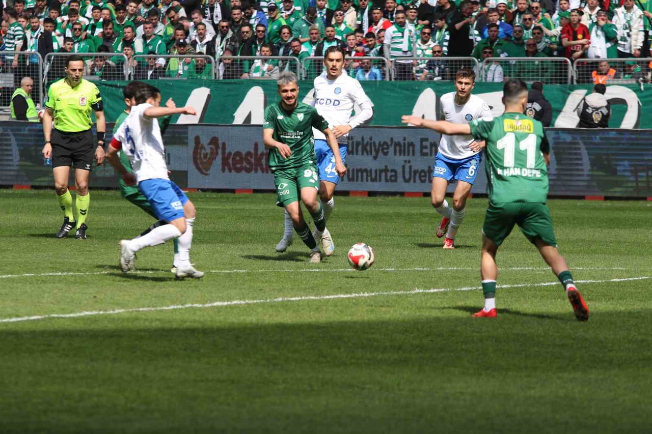 NESİNE 2. LİG KIRMIZI GRUP 32. HAFTA MAÇINDA ANKARA DEMİRSPOR İLE BURSASPOR KARŞI KARŞIYA ...