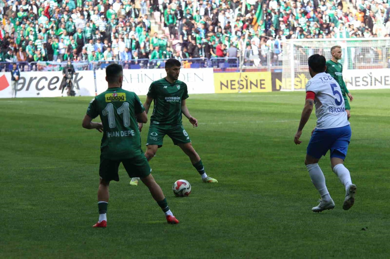 NESİNE 2. LİG KIRMIZI GRUP 32. HAFTASINDA ESKİŞEHİR'DE OYNANAN MAÇTA BURSASPOR, ANKARA DEMİRSPOR'U...