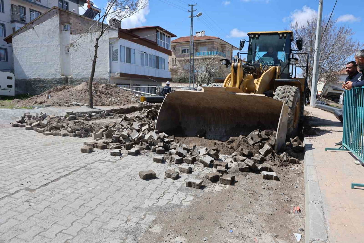 NEVŞEHİR BELEDİYESİ, KENT GENELİNDE ALT VE ÜST YAPI İYİLEŞTİRME ÇALIŞMALARINA BAŞLADI.