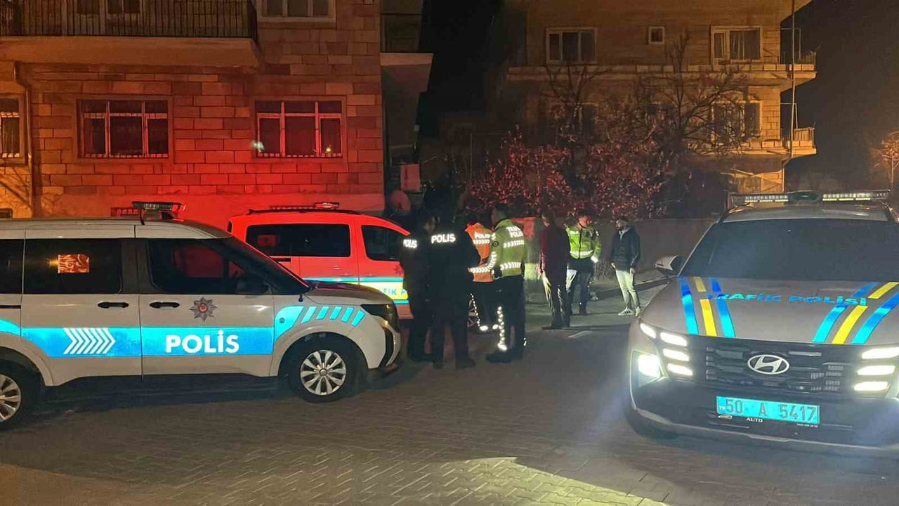 NEVŞEHİR’DE KAZA YAPAN SÜRÜCÜYÜ BIRAKIP ARAÇLA KAÇTI: KAZA YERİNDE KALAN BAYAN SÜRÜCÜ "BEN NİYE...