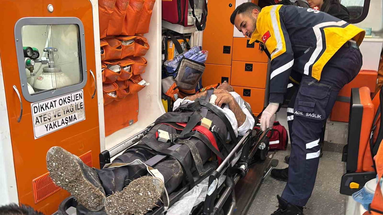 NEVŞEHİR’DEN İZMİR’E GİTMEK İÇİN ANKARA-NİĞDE OTOYOLUNA GİRİŞ YAPAN YOLCU OTOBÜSÜ VİRAJI...