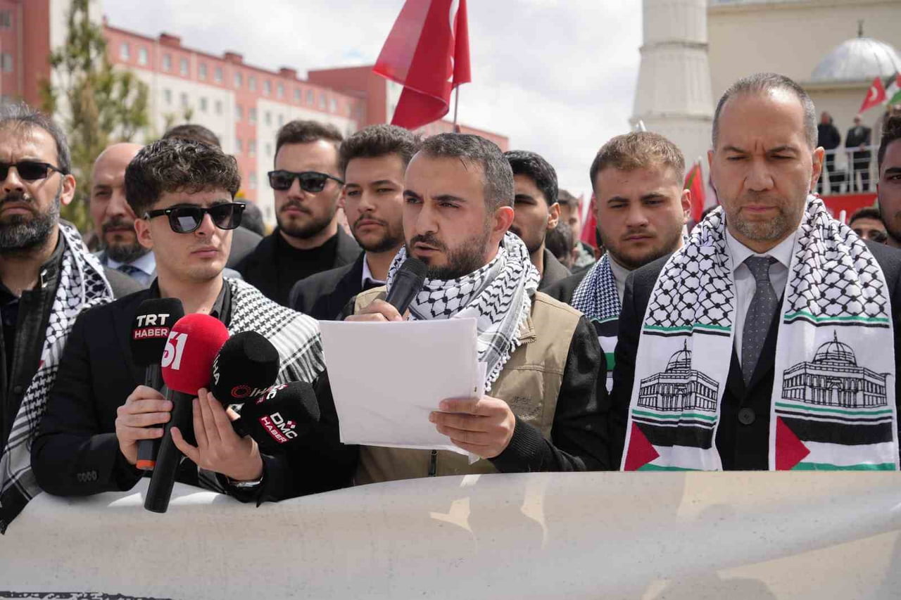 NİĞDE’DE, FİLİSTİN’DE YAŞANAN GELİŞMELERE VE ÖZELLİKLE İDAM KARARLARINA TEPKİ GÖSTERMEK AMACIYLA...