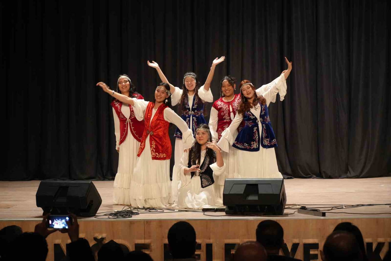 NİĞDE’DEKİ NEVRUZ ETKİNLİKLERİNDE TÜRK DÜNYASI EZGİLERİ SAHNELENDİ