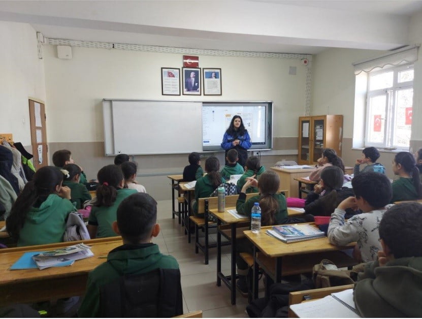 NİĞDE’NİN BOR İLÇESİNDE, ÖĞRENCİLERİN GÜVENLİK VE BİLİNÇ DÜZEYİNİ ARTIRMAYA YÖNELİK ÖNEMLİ BİR...