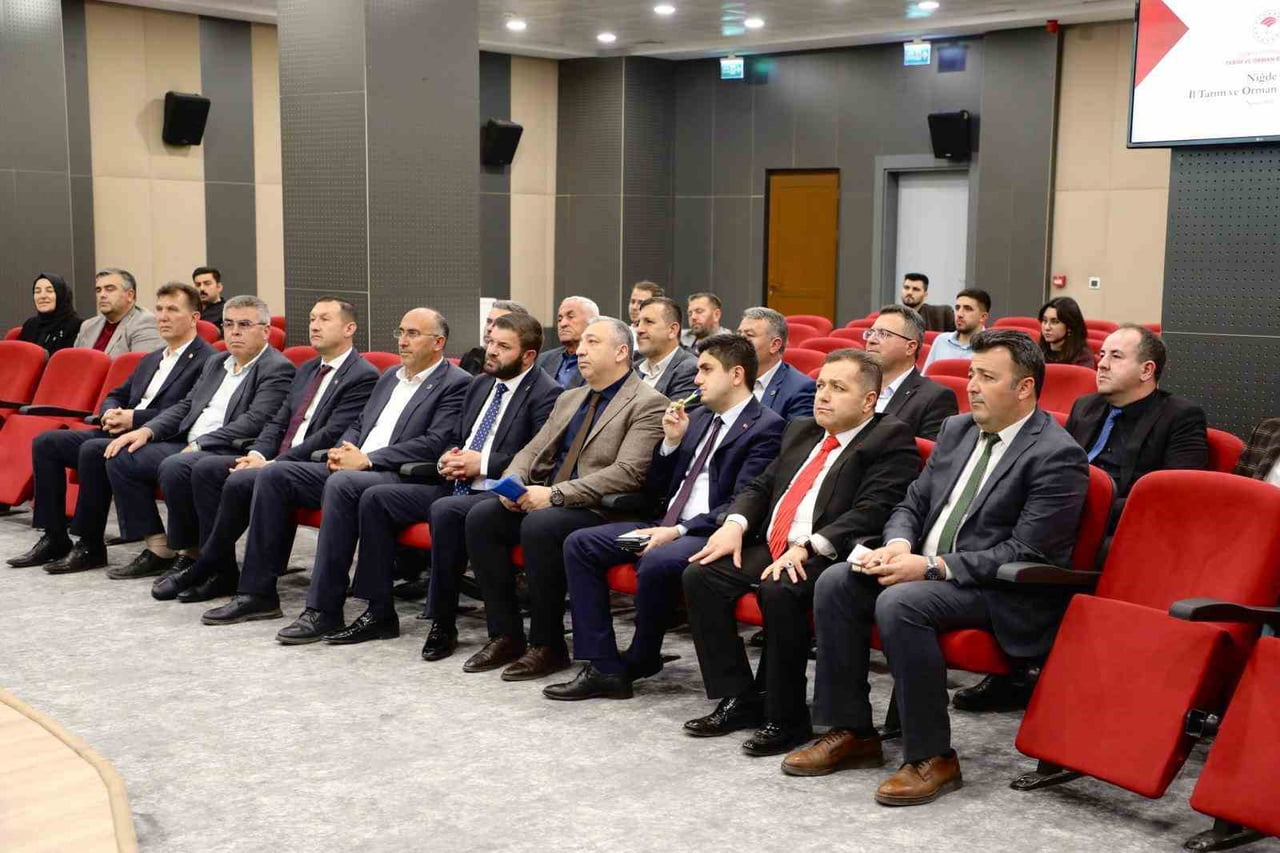 NİĞDE VALİLİĞİ BÜNYESİNDE BULUNAN HÜDAVENT HATUN TOPLANTI SALONU’NDA, SANAYİLİK PATATES ÜRETİMİNE...