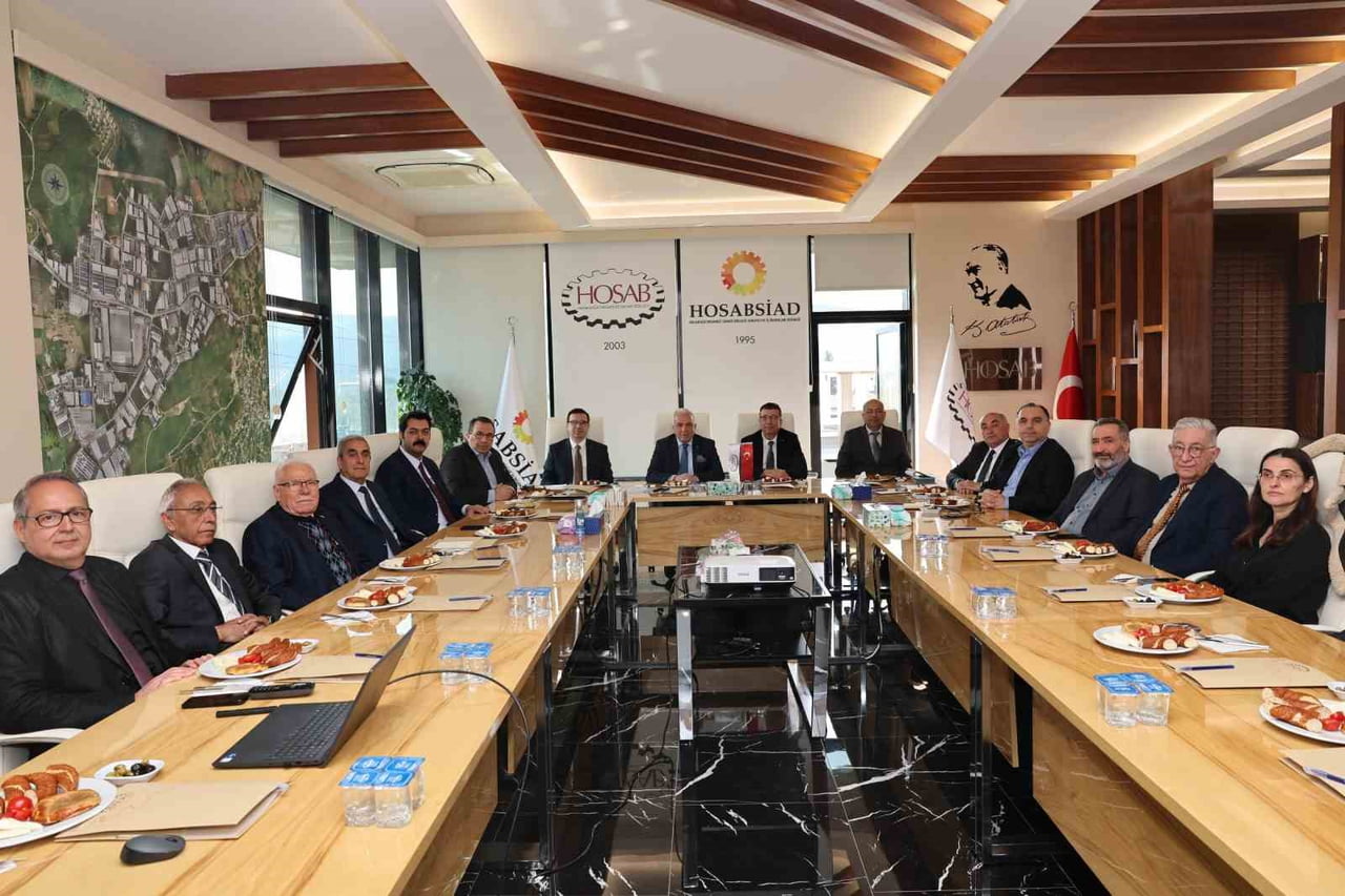 NİLÜFER BELEDİYE BAŞKANI ŞADİ ÖZDEMİR, İLÇEDEKİ ORGANİZE SANAYİ BÖLGELERİNİN (OSB) YÖNETİCİLERİYLE...