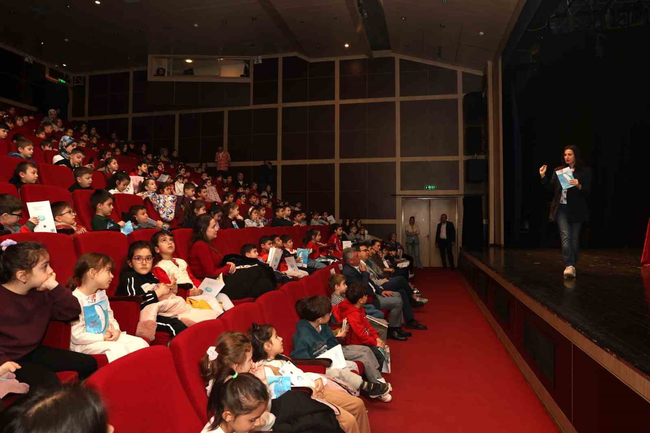 NİLÜFER BELEDİYESİ’NİN DÜZENLEDİĞİ ÇOCUKLARA KİTAP SÖYLEŞİLERİ’NİN KONUĞU YAZAR EBRU AKKAŞ OLDU....