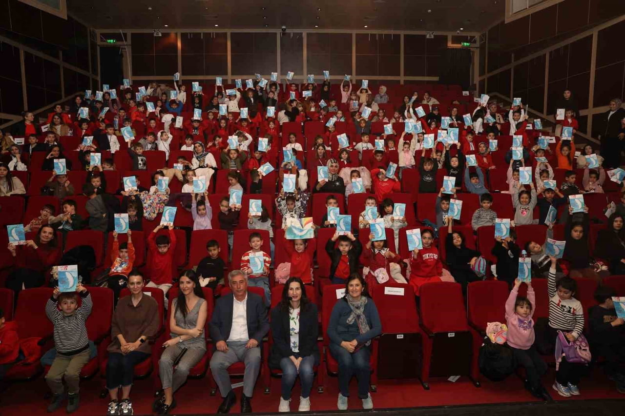 NİLÜFER BELEDİYESİ’NİN DÜZENLEDİĞİ ÇOCUKLARA KİTAP SÖYLEŞİLERİ’NİN KONUĞU YAZAR EBRU AKKAŞ OLDU....