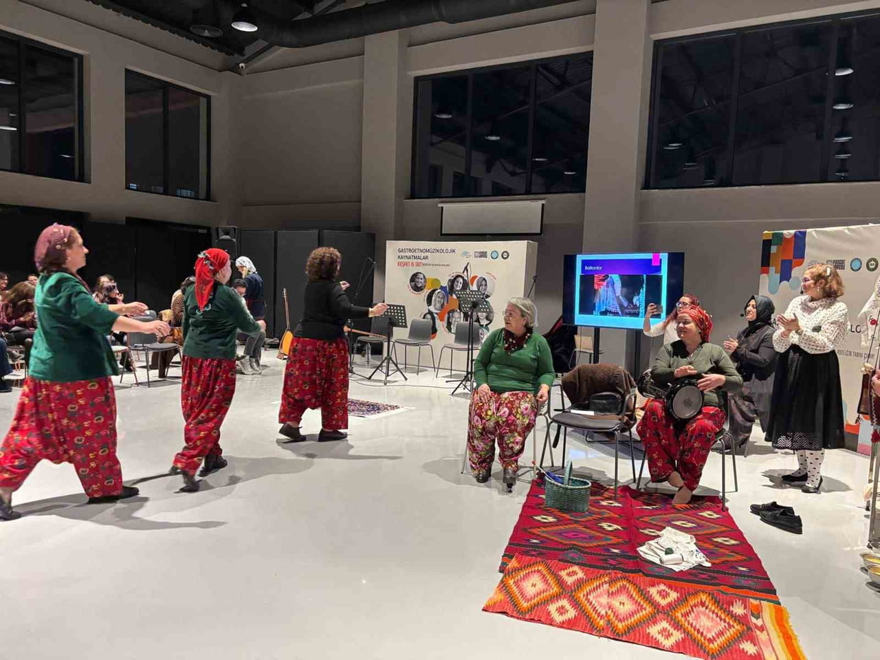 NİLÜFER BELEDİYESİ TARAFINDAN DÜZENLENEN GASTROETNOMÜZİKOLOJİK KAYNATMALAR ETKİNLİĞİNDE BU AY...